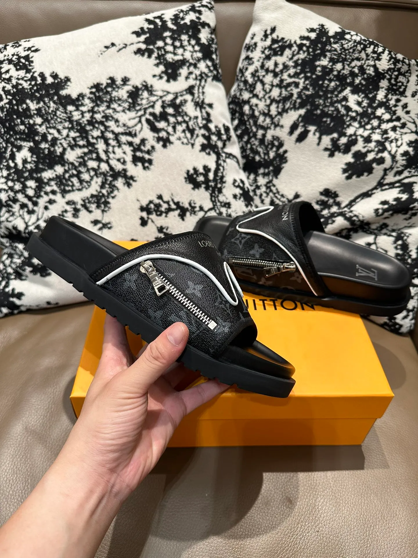 Men's shoes 💰340💰 LV zipper new style, cowhide surface, sheepskin lining, size 36-46